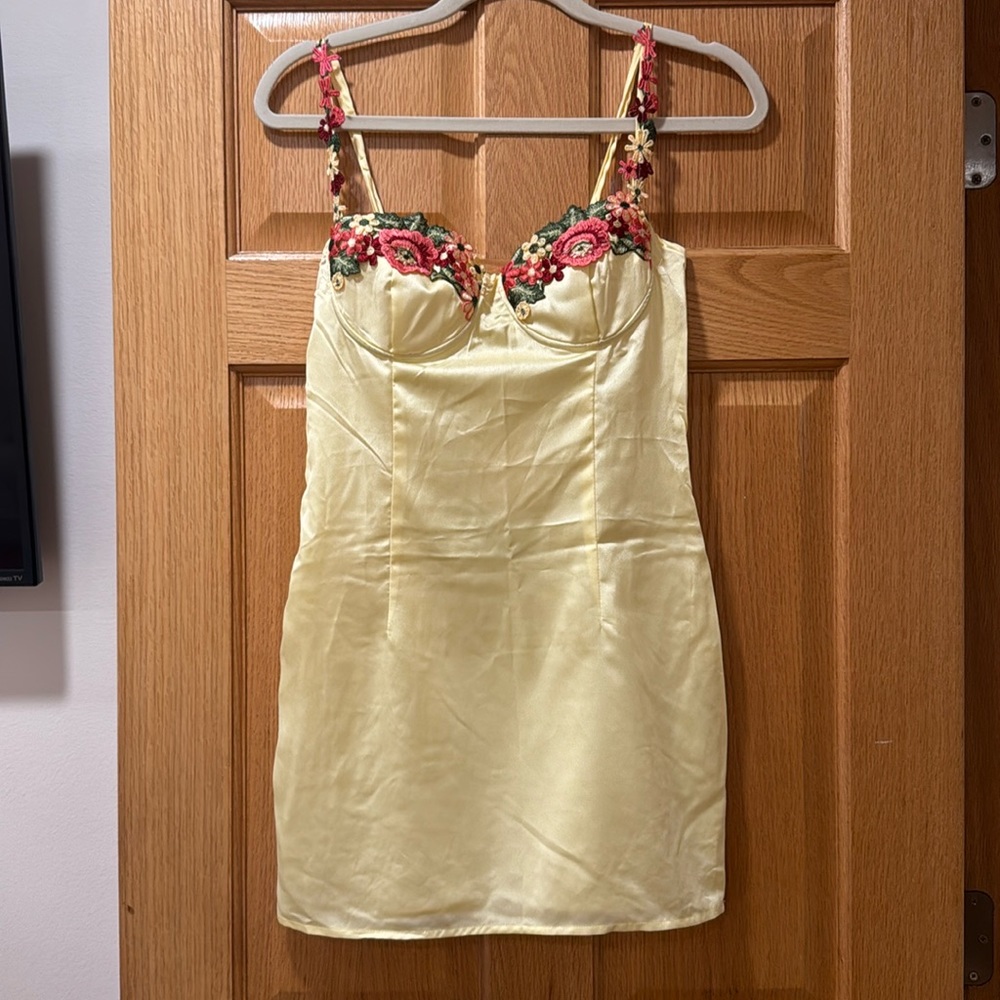 Pretty Little Thing NWOT Lemon Satin Flower Trim Detail Strappy Shift Dress
